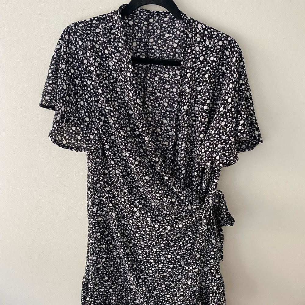 Black and white short sleeve wrap dress